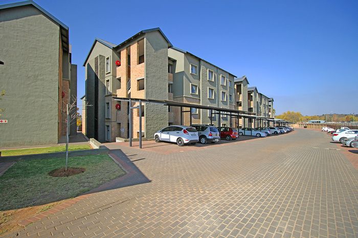 Pomona Apartment For Sale: 2 Bedrooms, Pool Access, Private Balcony, Secure Living.