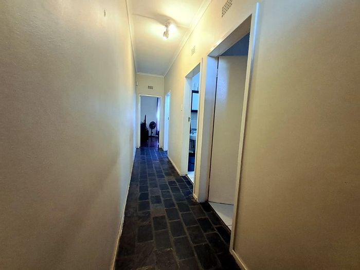 Blairgowrie Apartment For Sale: 1 Bed, 1 Bath, near amenities and transport.