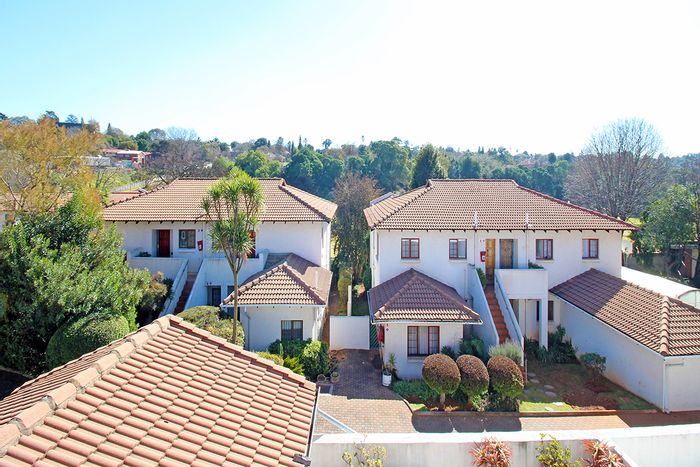 For Sale: Apartment in Observatory with pool, parking, and security access.