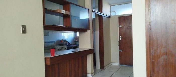 For Sale: 1-bedroom apartment in Sunnyside with low-maintenance living, ideal investment.