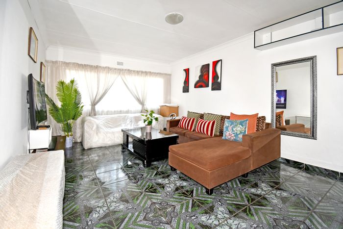 Buccleuch Apartment For Sale: 2 beds, pool, security, fiber ready, prepaid electricity.