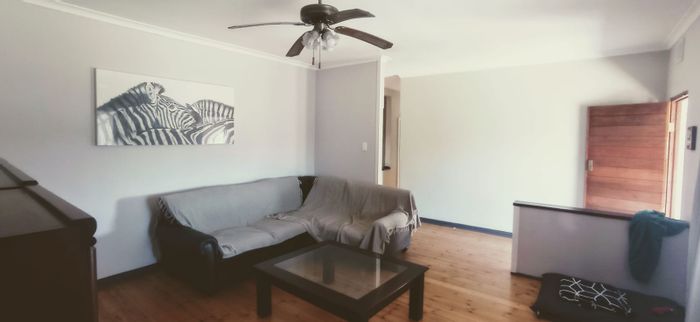 Fynnland House For Sale: Pool, double garage, bachelor pad, and granny flat included.