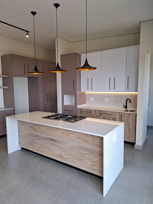 To Rent: House in Helderzicht Eco Estate with pool, solar panels, and en-suites.