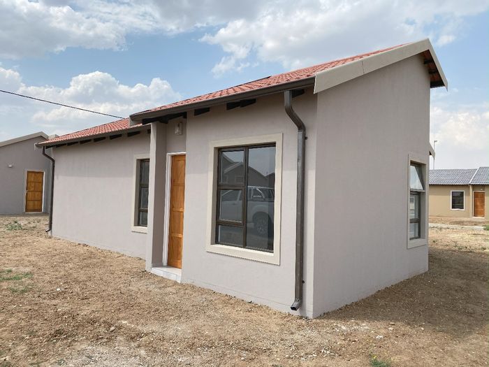 Affordable house for sale in Raceway with customizable options and full ownership.