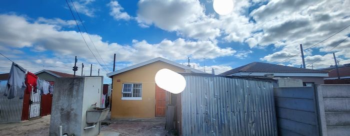 For Sale: Mfuleni House with 2 Bedrooms, Central Location, Close to Amenities.