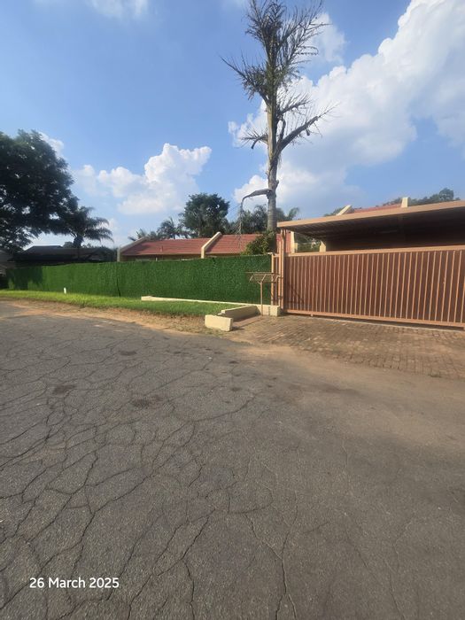 For Sale: House in Cullinan Central with pool, flatlet, and ample parking.