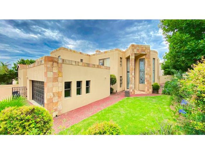 Fourways House For Sale: 4 beds, pool, staff quarters, 24-hour security.