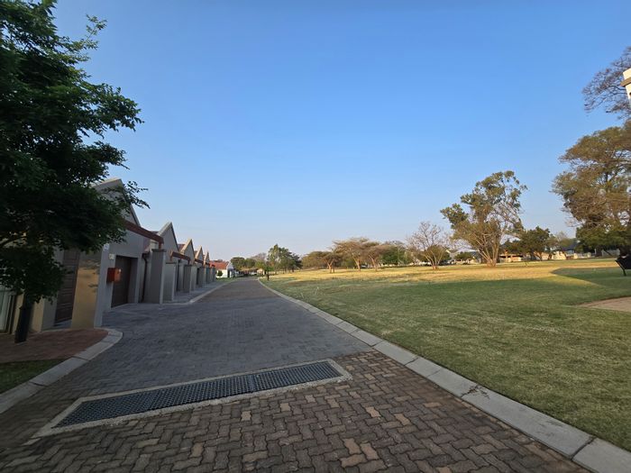 For Sale: 2 Bed Townhouse in Cullinan Central with Golf Course Access and Security.