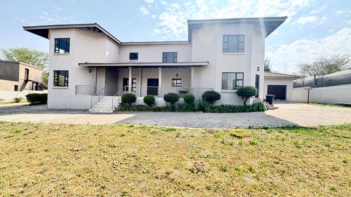 For Sale: Spacious 6-bed house in Summerset with 4 garages and security.