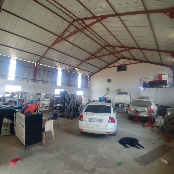 Unique house with workshop, loft, and spacious plot in Cullinan Central for sale.