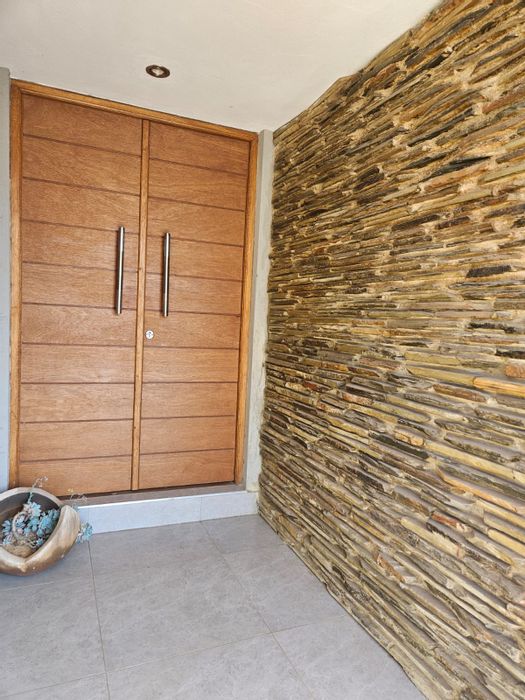 Rayton Central House For Sale: 3 beds, double garage, secure estate living.