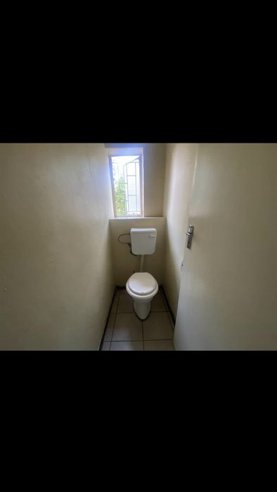 4-Bedroom Apartment For Sale in Sunnyside, ideal for students and investors.