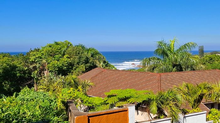 For Sale: House in Glenmore with pool, flatlet, and beach access.