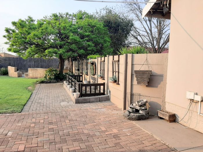 For Sale: Spacious Erasmus house with flatlet, workshop, garden, and ample parking.