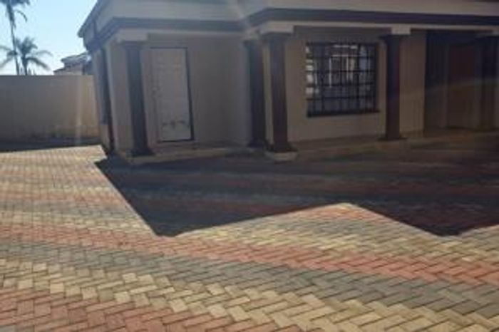 For Sale: Spacious 5-bedroom house in Rayton Central with pool and multiple garages.