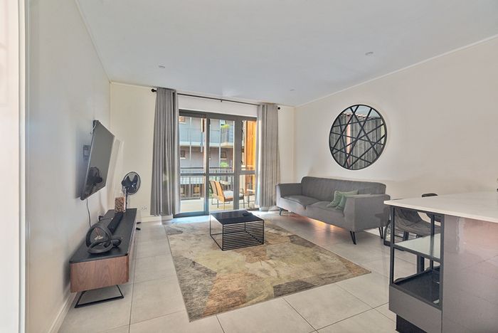 For Sale: Apartment in Hyde Park with fitness center, pool, and secure parking.