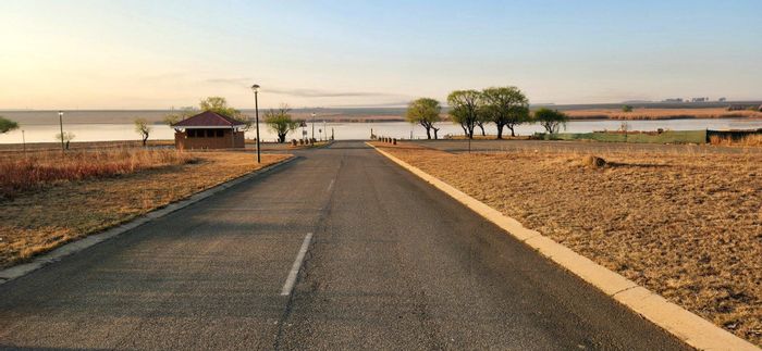 Vacant Land Residential in Summer Place Estate For Sale: Water views, communal amenities.