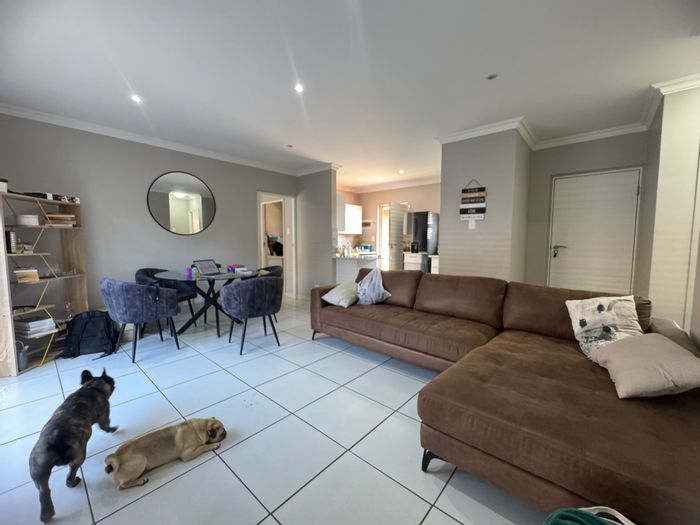 Heuwelsig Townhouse For Sale: 2 bedrooms, private garden, 2 garages, secure living.