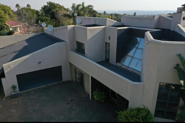 For Sale: Rooihuiskraal House with 5 Bedrooms, Wine Cellar, Jacuzzi, and Flatlet.