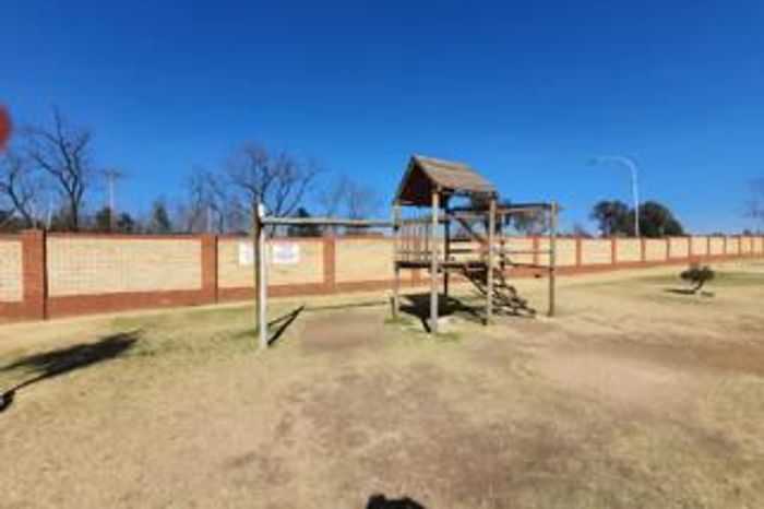 For Sale: Apartment in Comet with 2 bedrooms, patio, and parking options.