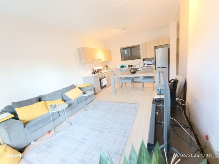 Broadacres Apartment For Sale: 3 Bedrooms, 2 Bathrooms, Secure Complex, Patio Access.