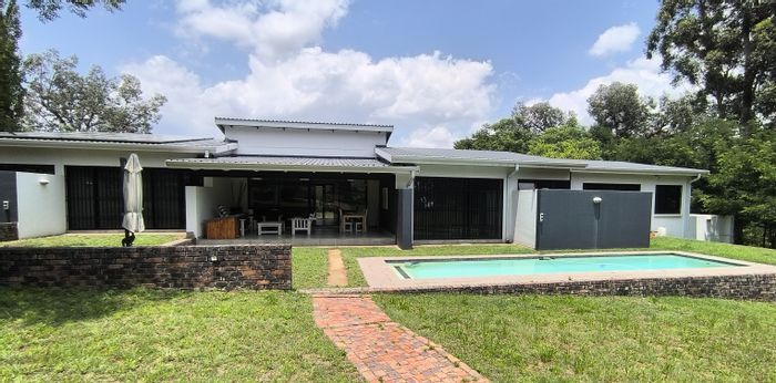 Chartwell House For Sale: 3 beds, pool, security, borehole water, spacious layout.