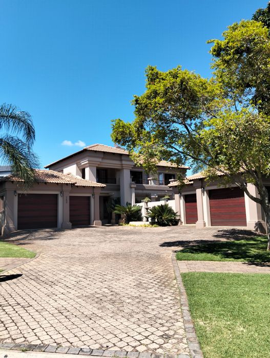 For Sale: Spacious 6-bedroom house in Midstream Estate with pool and entertainment area.