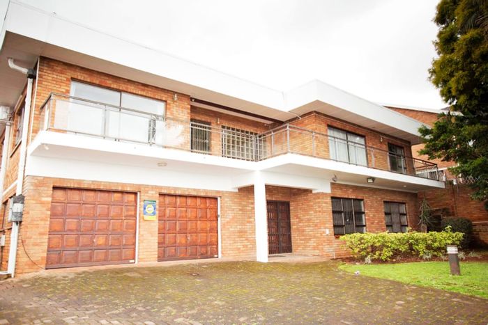 For Sale: Spacious Orient Heights house with dual living, ample parking, and income potential.