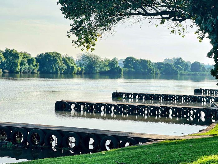 3-Bedroom Apartment To Rent in Vanderbijlpark SW, Golf Estate with scenic views.