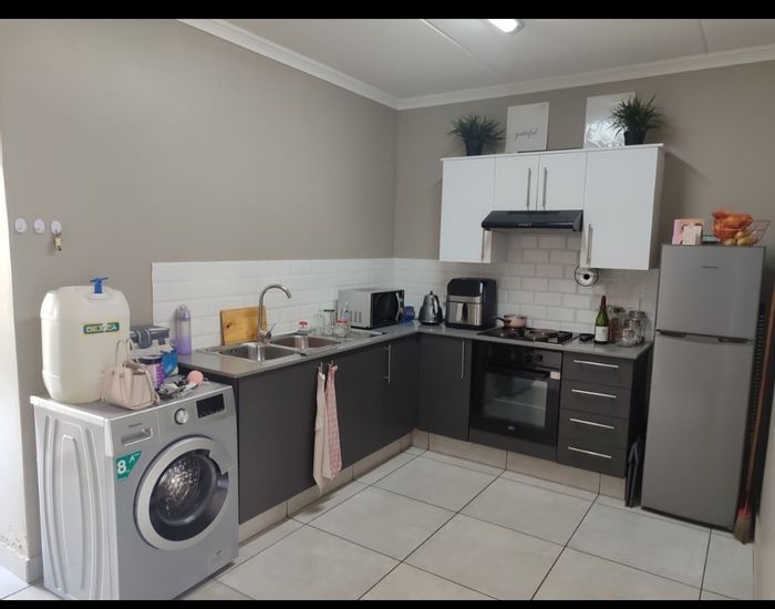 For Sale: 2-Bedroom Apartment in Benoni Central with Secure Parking and Communal Gardens.
