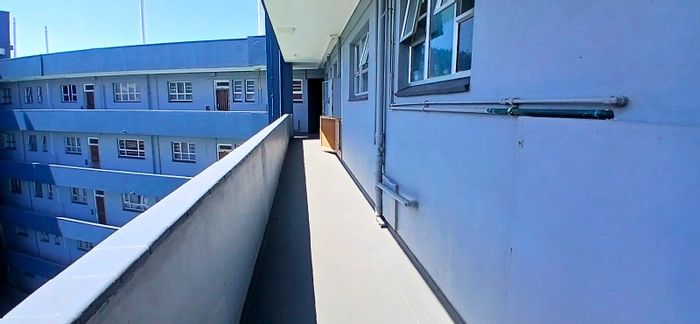 2-Bedroom Apartment For Sale in Margate Central with Garage and Beach Access.