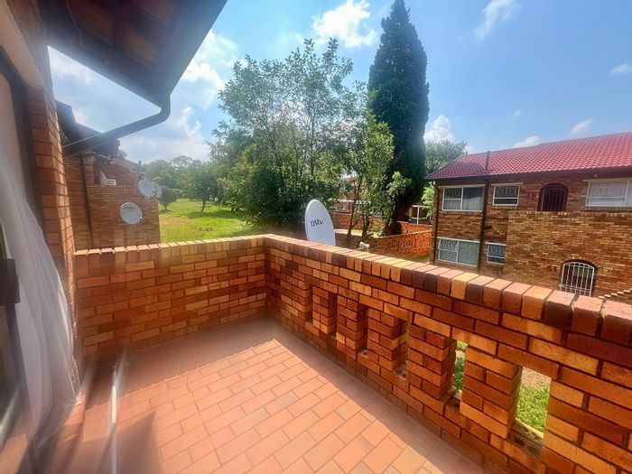 Buccleuch Apartment To Rent: 2 Bedrooms, Garage, Elevated Views, Spacious Living.