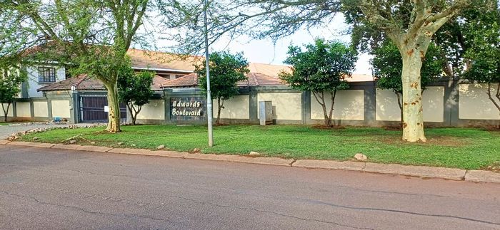 For Sale: Spacious 2-bedroom apartment in Theresapark with double garage and two bathrooms.