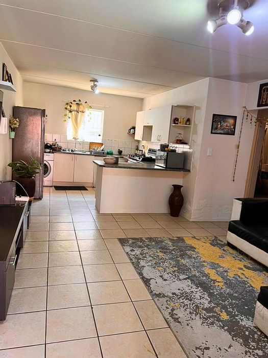 For Sale: Apartment in Vorna Valley with 2 bedrooms, kitchen, and lounge area.