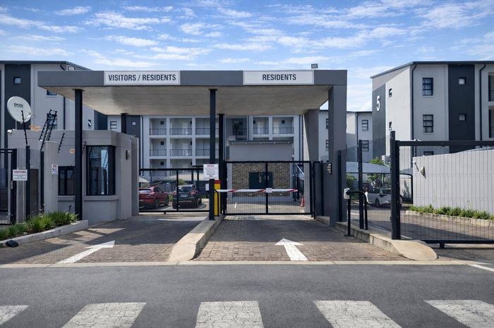 For Sale: 2-bedroom apartment in Grand Central with garage and convenient amenities.