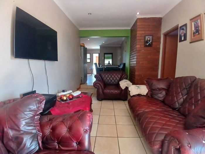 Sherwood House For Sale: 3 Bedrooms, 2 Bathrooms, Double Garage, Open Plan Living.