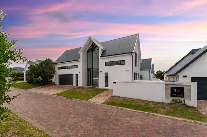 For Sale: House on St Francis Links with 5 bedrooms, pool, and golf views.