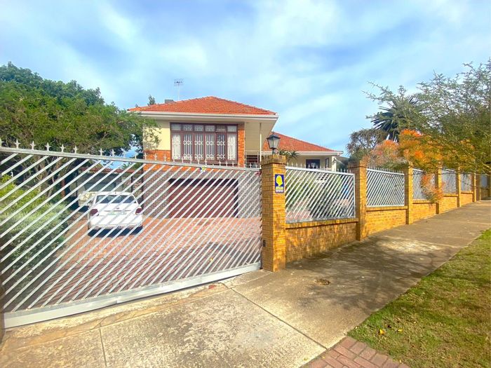 For Sale: House in Parsons Hill with pool, garage, and pet-friendly features.