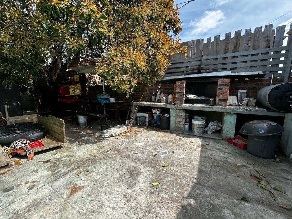 braai area outside of cottage 