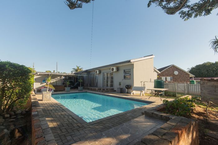 For Sale: House in Manor Heights with pool, study, and double garage.