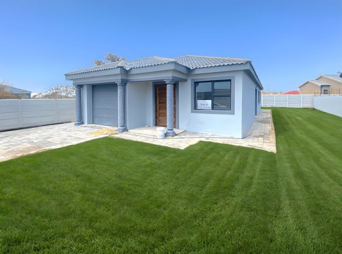 For Sale: Fairview House with 3 Bedrooms, Garage, and Spacious Backyard.