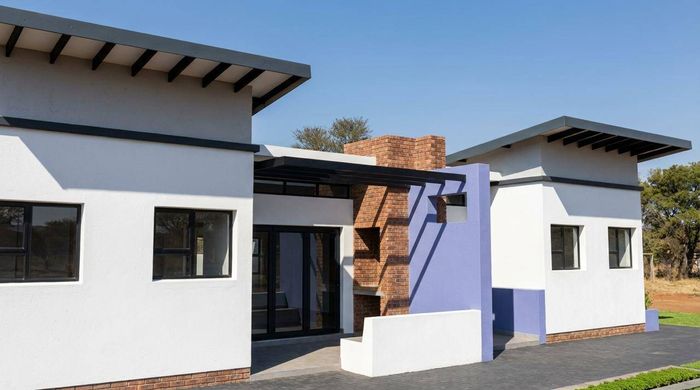 For Sale: House in Van Rhyn Sh with 3 beds, security, and eco features.