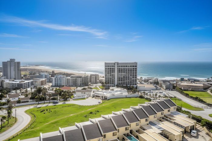 Coastal apartment in Humewood for sale: sea views, pool, secure parking.