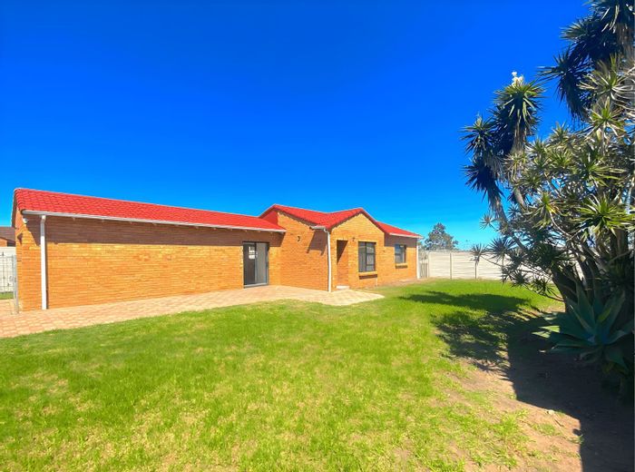 Bridgemeade House For Sale: 2 Bedrooms, garage, large garden, flexible space.