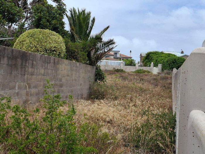 Myburgh Park For Sale: 1109 m² vacant land with partial sea views.