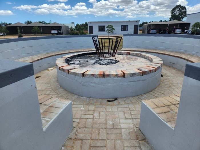 House for Sale in Kalbaskraal: Spacious ERF, cottages, workshop, and security features.