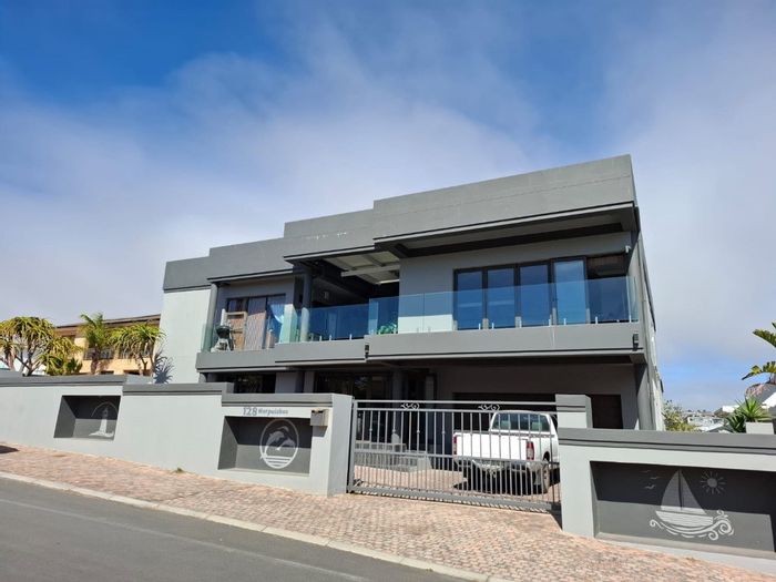 For Sale: Spacious 7-bedroom house in Myburgh Park with dual living potential.