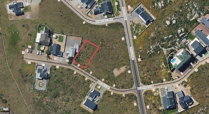 Hoogland House For Sale: 3 Bedrooms, pet-friendly yard, garage, fibre internet.