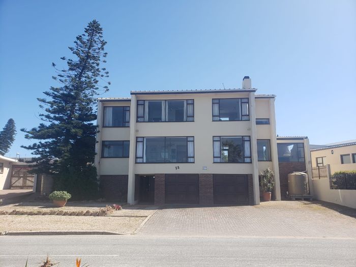 For Sale: House in Saldanha Central with ocean views, pool, and solar energy.