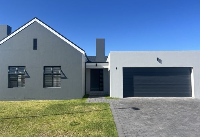 House To Rent in Laguna: 3 Bedrooms, Braai Room, Solar Geyser, Secure Garage.